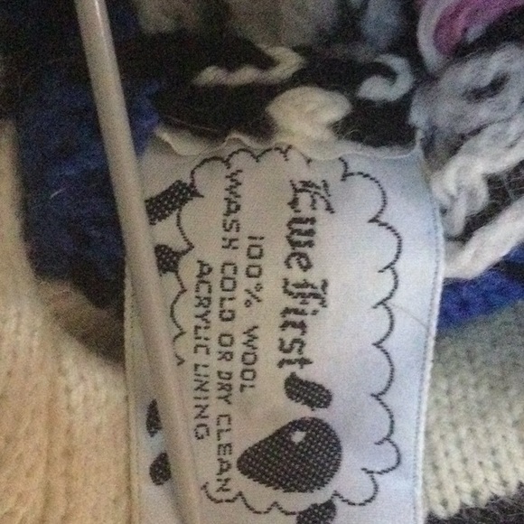 Ewe First 100% Wool Handknit Blue Toque Acrylic Lining - Picture 2 of 3